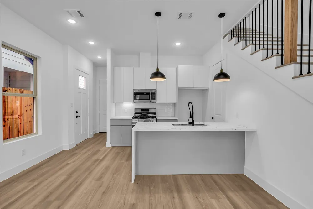 1504 Griffin St, Houston, TX 77009-1544