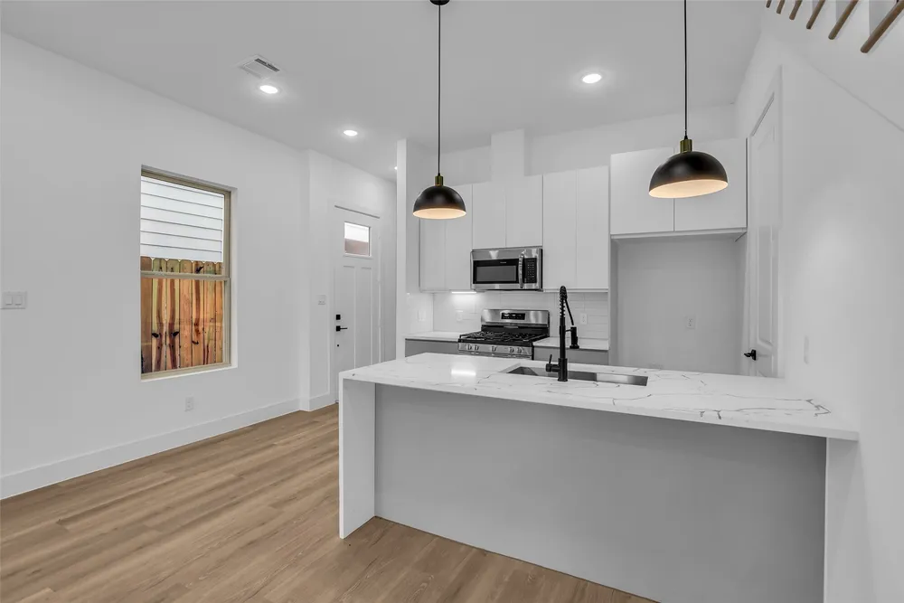 1504 Griffin St, Houston, TX 77009-1544