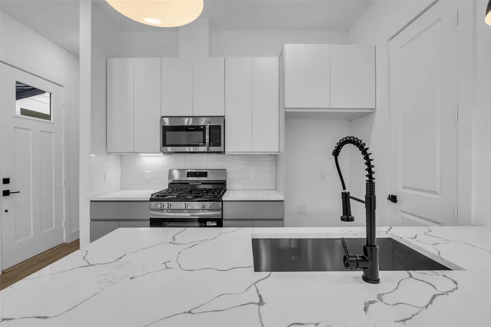 1504 Griffin St, Houston, TX 77009-1544