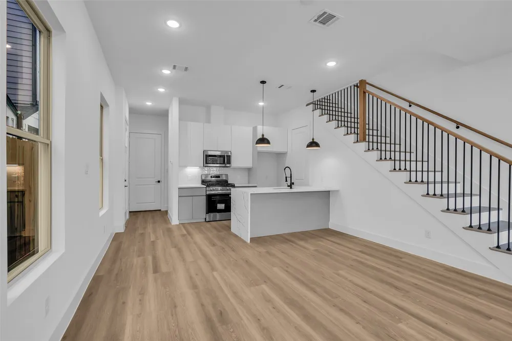 1504 Griffin St, Houston, TX 77009-1544