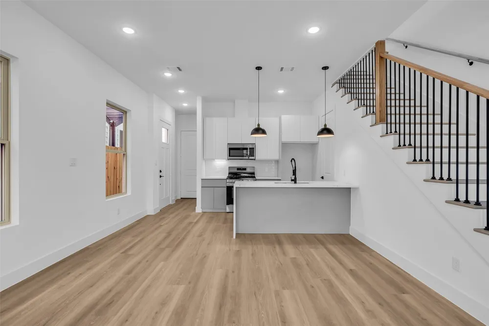 1504 Griffin St, Houston, TX 77009-1544