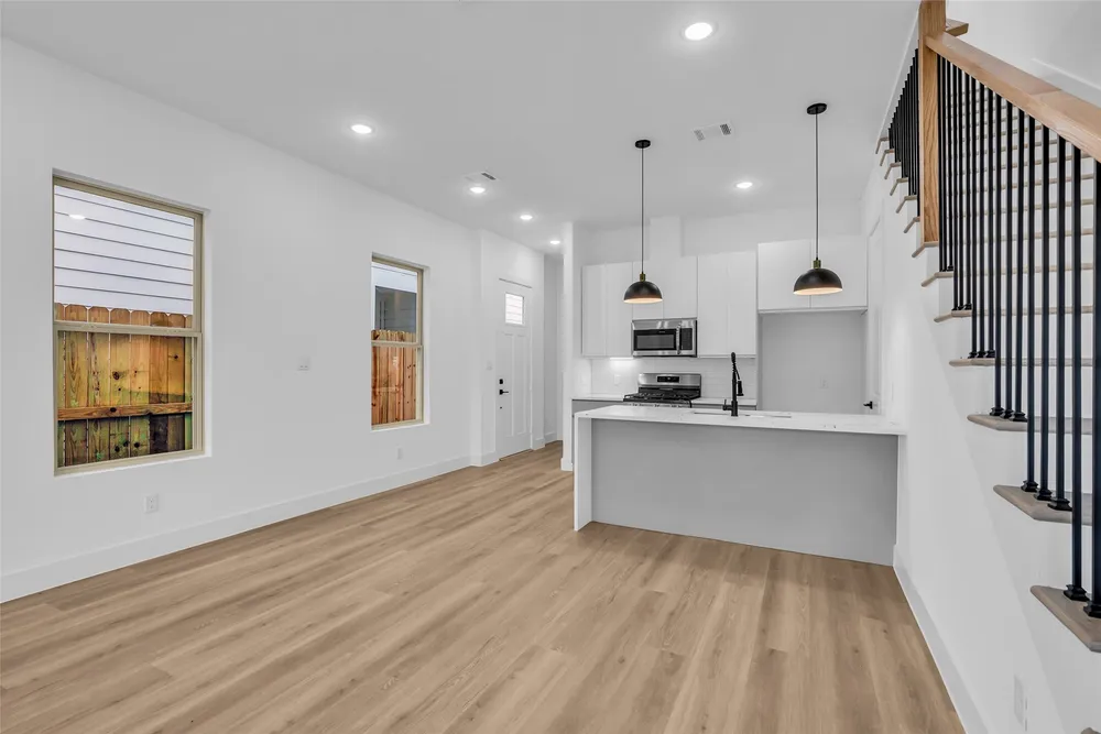 1504 Griffin St, Houston, TX 77009-1544