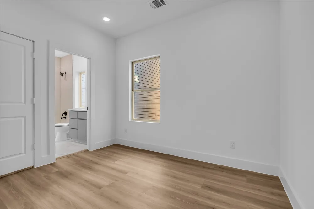 1504 Griffin St, Houston, TX 77009-1544
