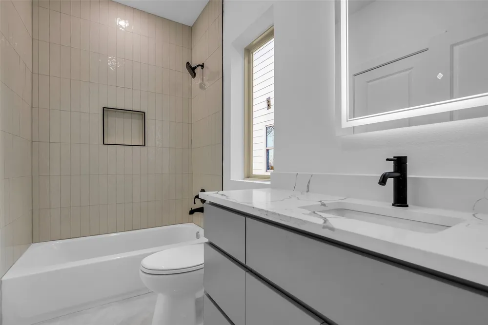 1504 Griffin St, Houston, TX 77009-1544