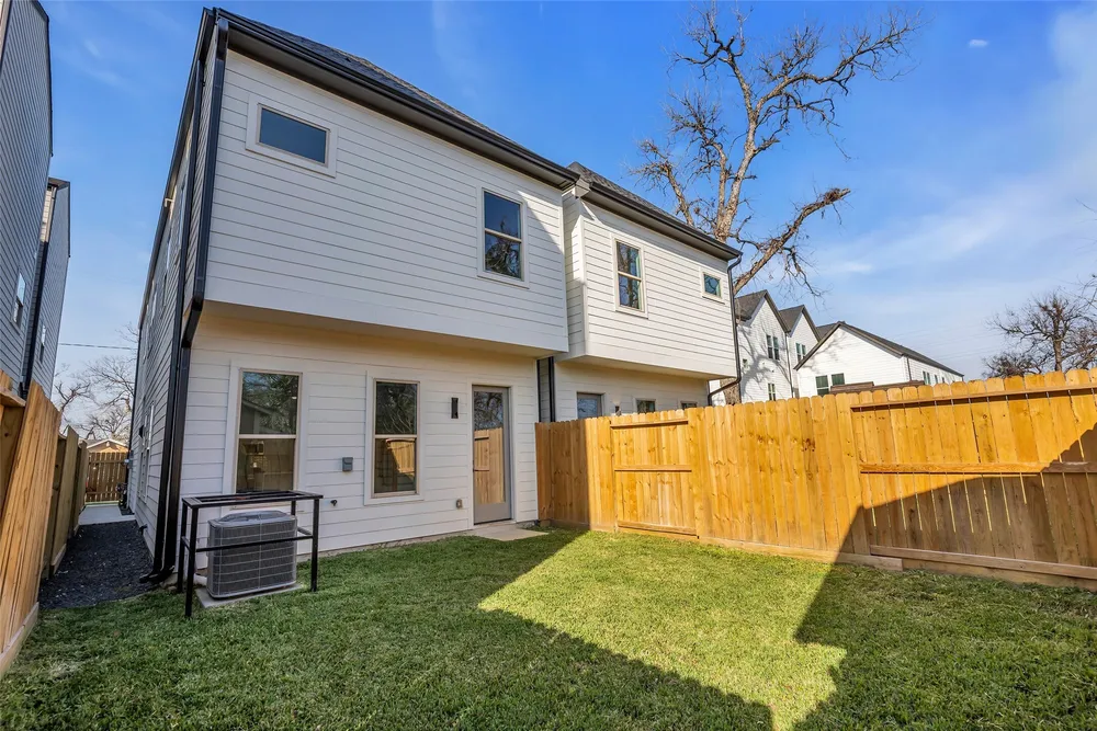 1504 Griffin St, Houston, TX 77009-1544
