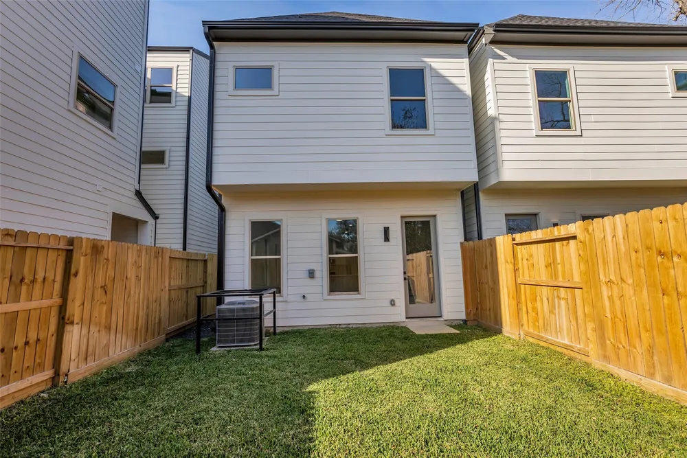 1504 Griffin St, Houston, TX 77009-1544
