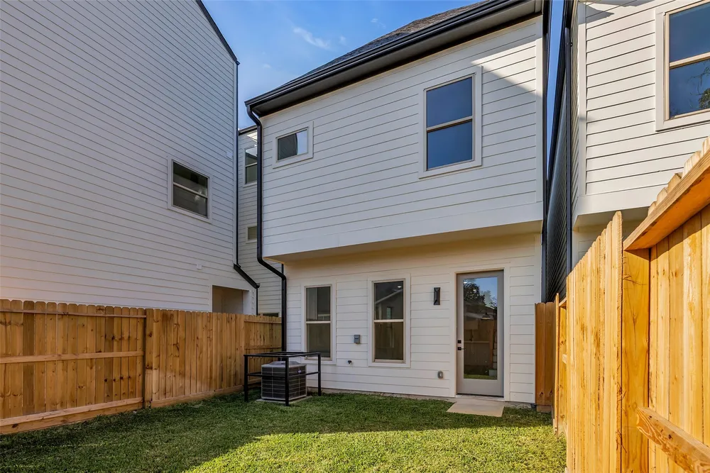 1504 Griffin St, Houston, TX 77009-1544