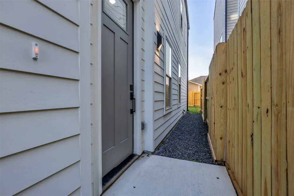 1504 Griffin St, Houston, TX 77009-1544