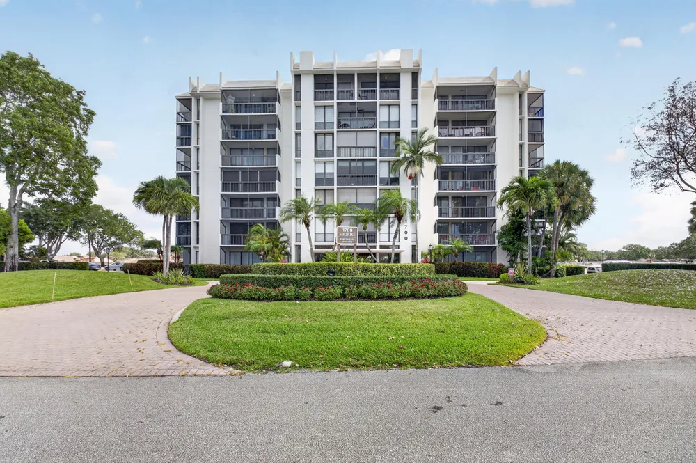 1732 Bridgewood Dr, Boca Raton, FL 33434