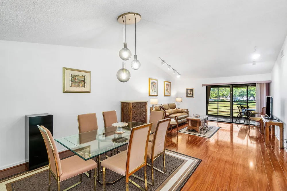 10137 Mangrove Dr, Boynton Beach, FL 33437