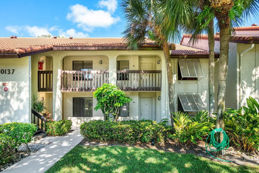 10137 Mangrove Dr, Boynton Beach, FL 33437