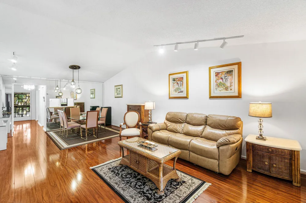 10137 Mangrove Dr, Boynton Beach, FL 33437