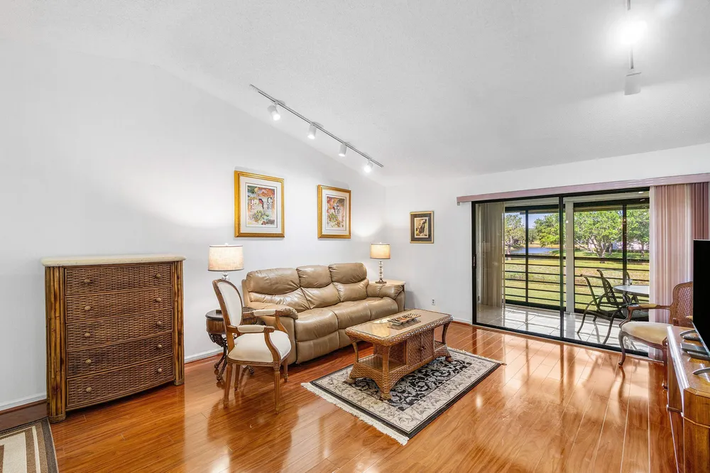 10137 Mangrove Dr, Boynton Beach, FL 33437