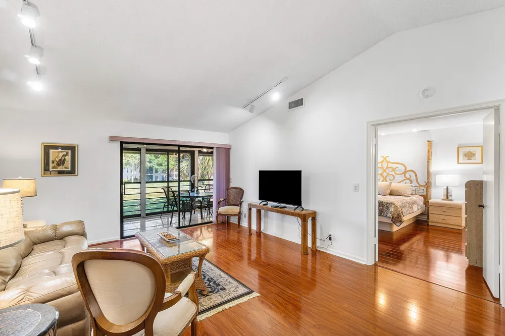 10137 Mangrove Dr, Boynton Beach, FL 33437