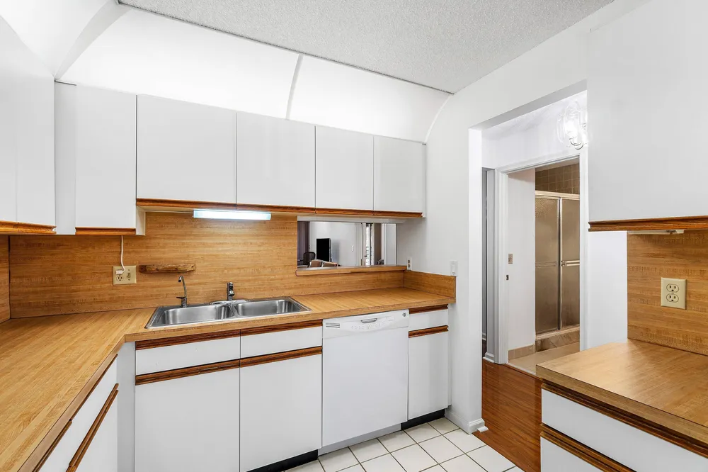 10137 Mangrove Dr, Boynton Beach, FL 33437