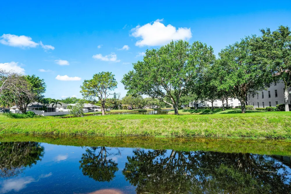 10137 Mangrove Dr, Boynton Beach, FL 33437