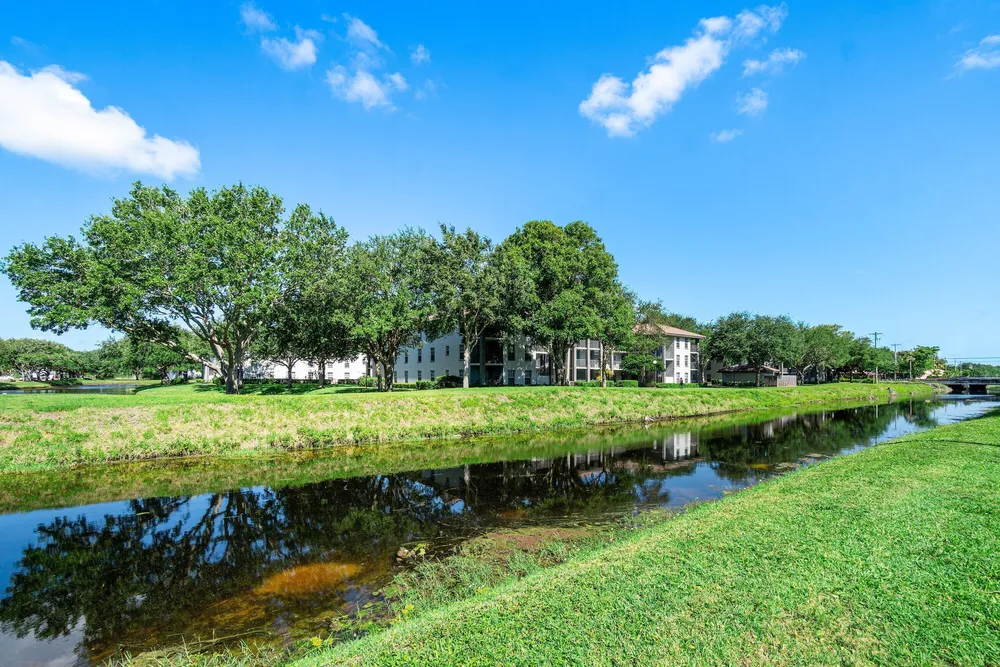 10137 Mangrove Dr, Boynton Beach, FL 33437