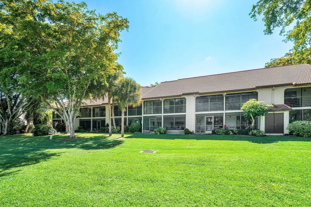 10137 Mangrove Dr, Boynton Beach, FL 33437