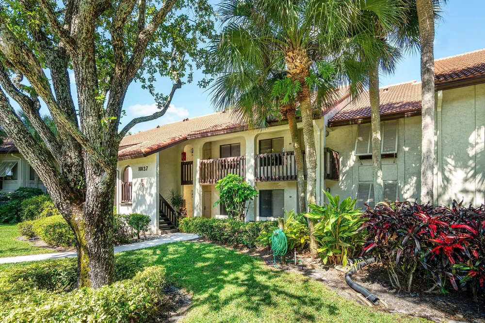 10137 Mangrove Dr, Boynton Beach, FL 33437