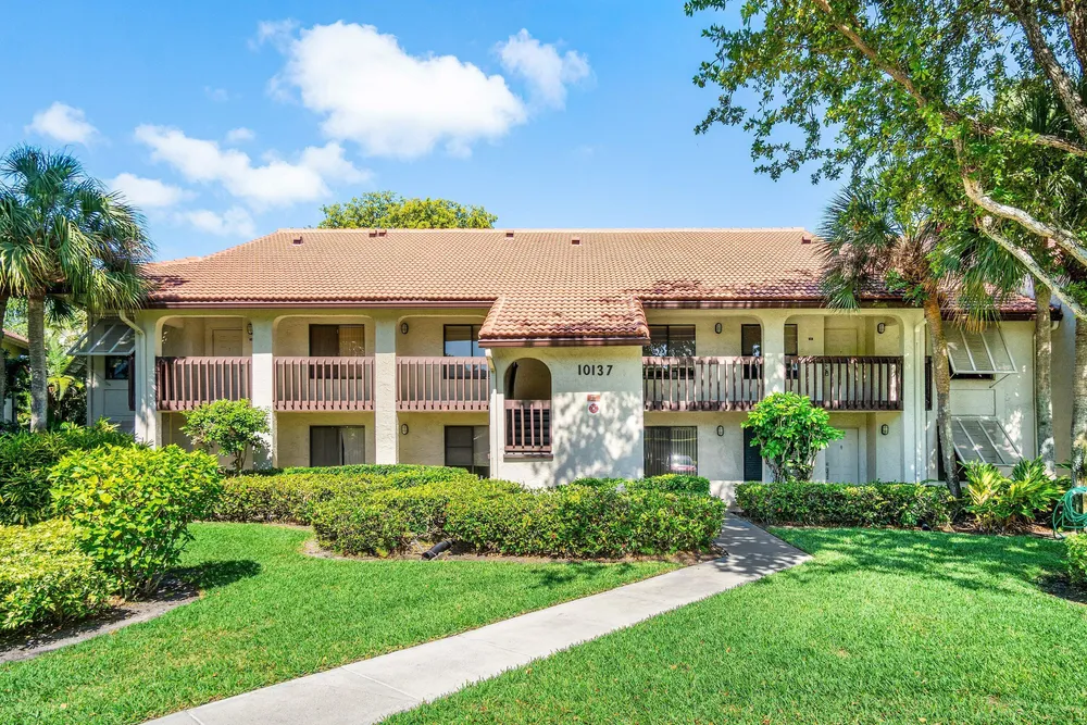 10137 Mangrove Dr, Boynton Beach, FL 33437