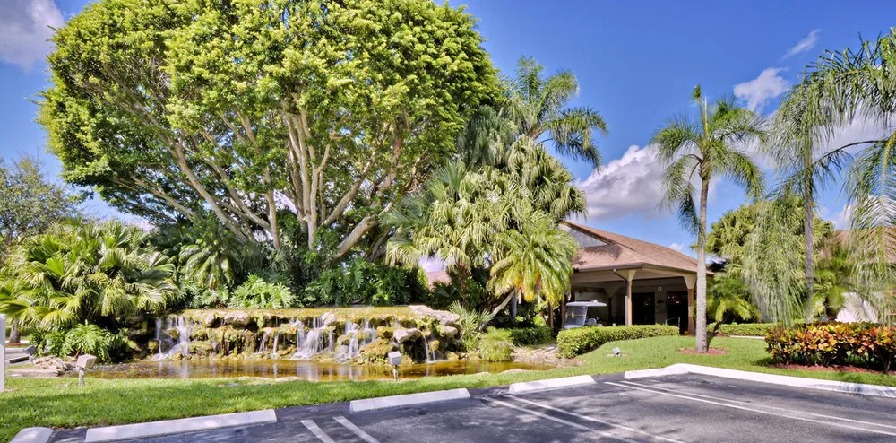 10137 Mangrove Dr, Boynton Beach, FL 33437