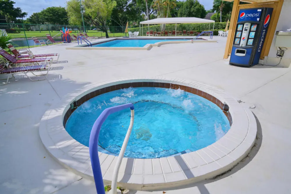 10137 Mangrove Dr, Boynton Beach, FL 33437