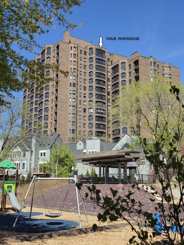 1235 Yale Pl, Minneapolis, MN 55403