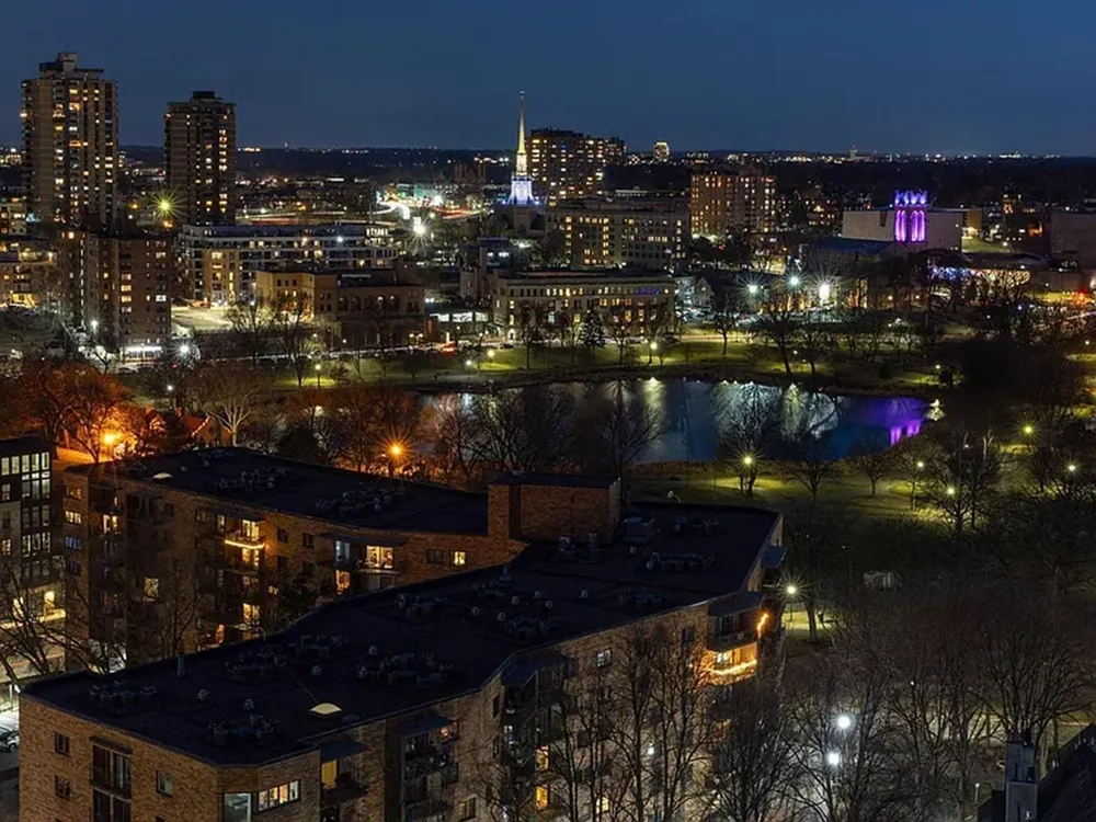 1235 Yale Pl, Minneapolis, MN 55403