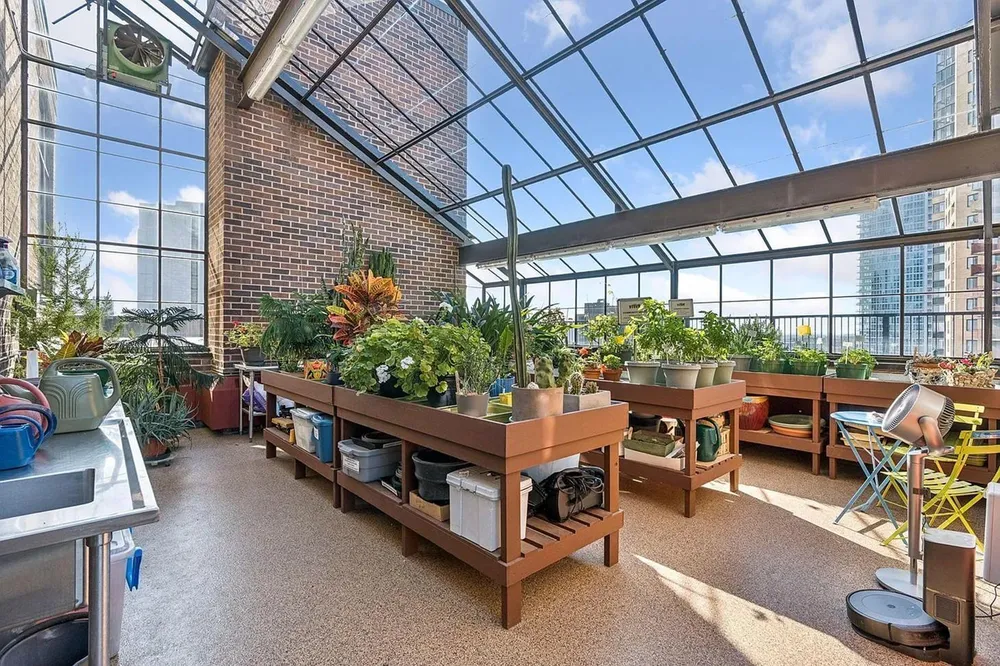 1235 Yale Pl, Minneapolis, MN 55403