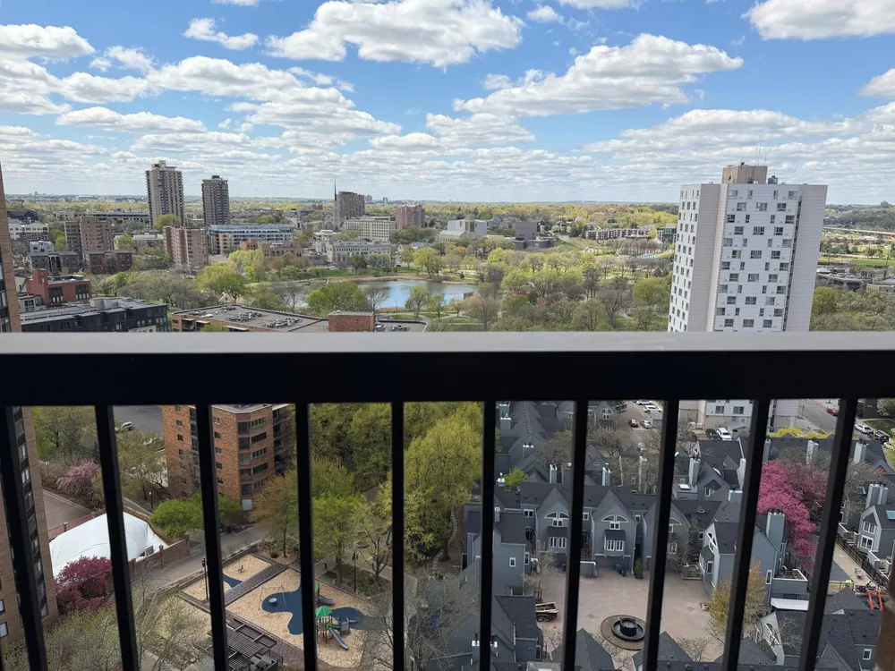 1235 Yale Pl, Minneapolis, MN 55403