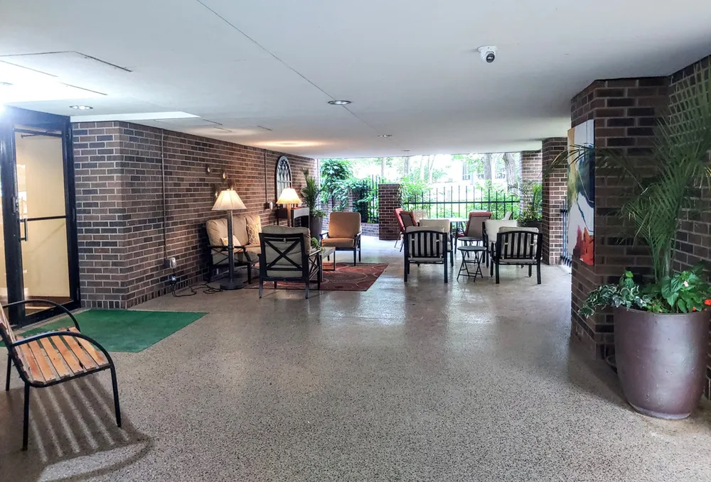 1235 Yale Pl, Minneapolis, MN 55403