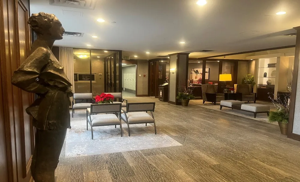 1235 Yale Pl, Minneapolis, MN 55403