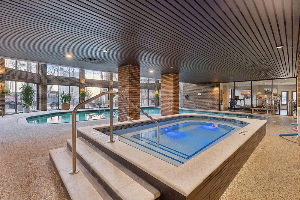 1235 Yale Pl, Minneapolis, MN 55403
