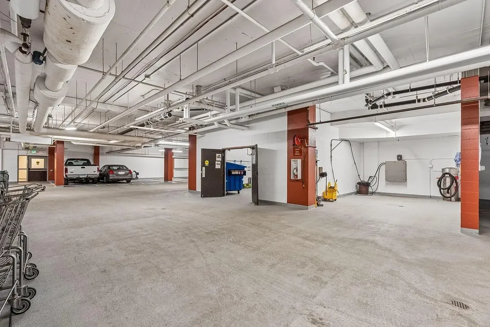 1235 Yale Pl, Minneapolis, MN 55403