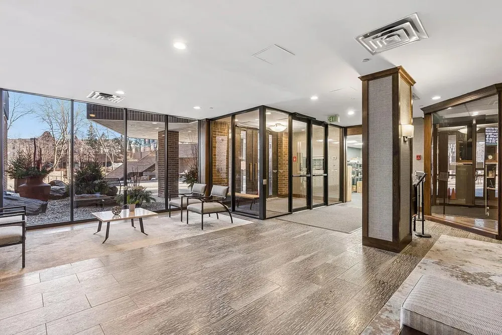 1235 Yale Pl, Minneapolis, MN 55403