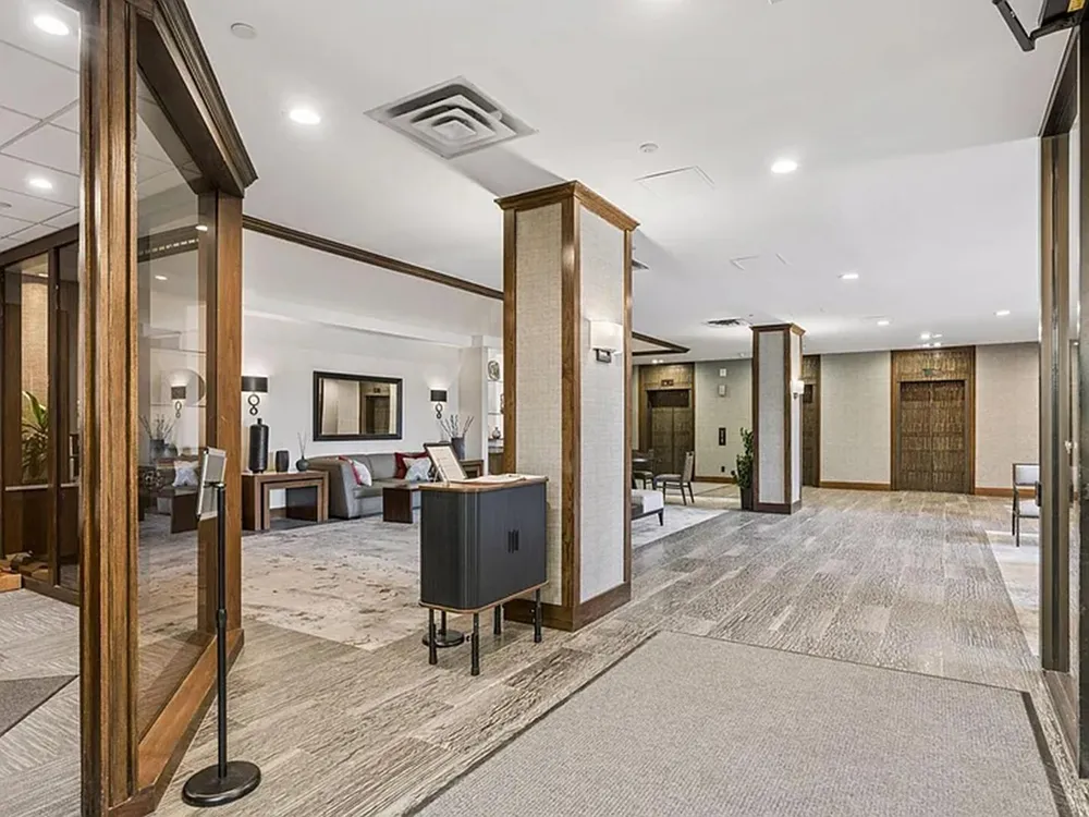 1235 Yale Pl, Minneapolis, MN 55403