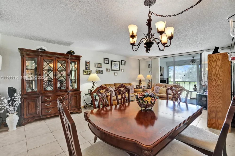 7400 NW 18th St, Margate, FL 33063