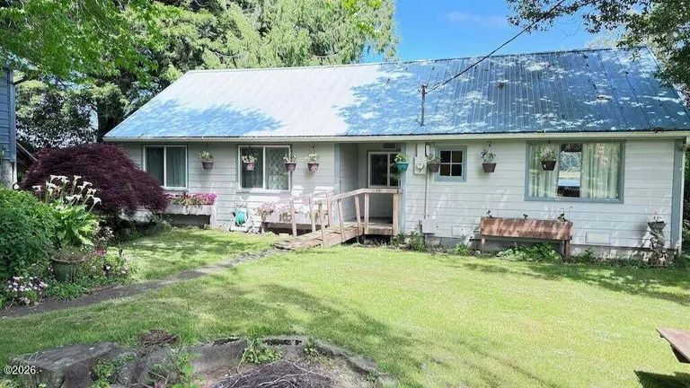 2032 SE Garden Way, Waldport, OR 97394