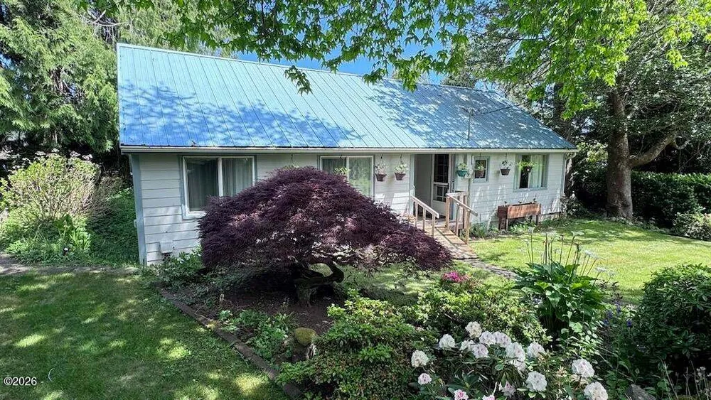 2032 SE Garden Way, Waldport, OR 97394