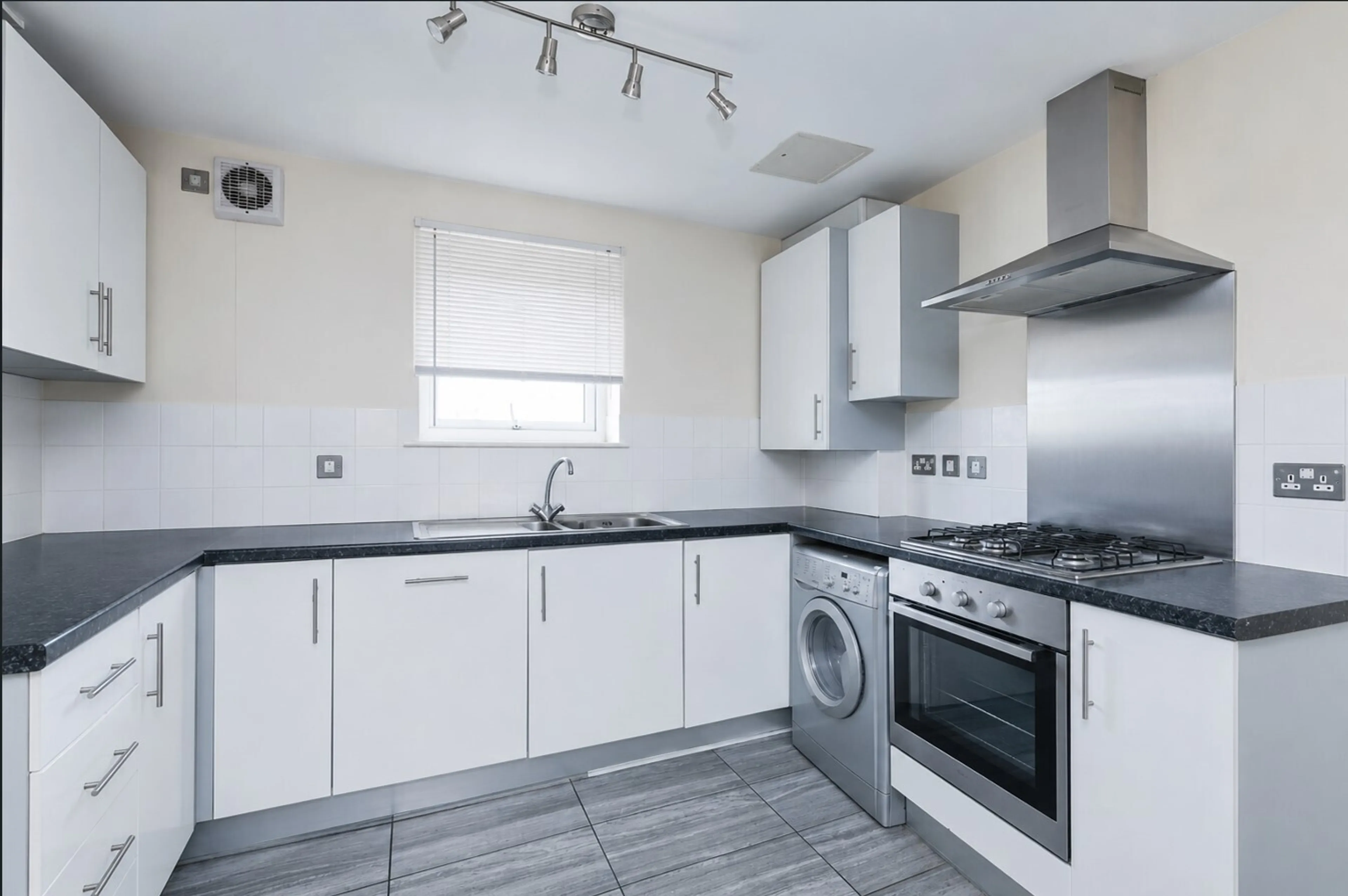 Property at Sandhills Avenue, Hamilton, Leicester