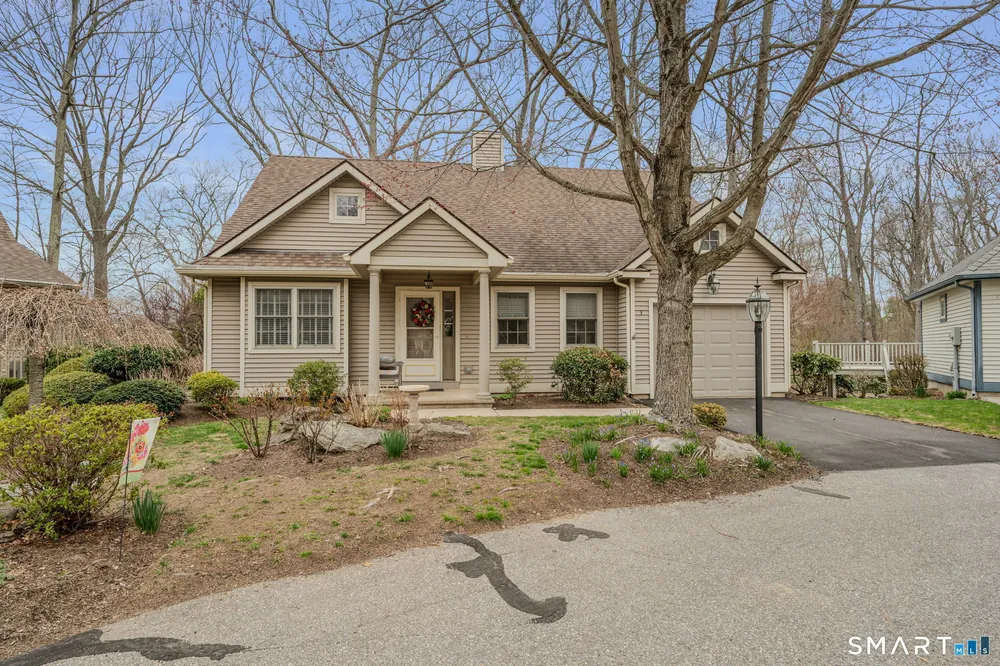 3 Bittersweet Ln, East Lyme, CT 06357