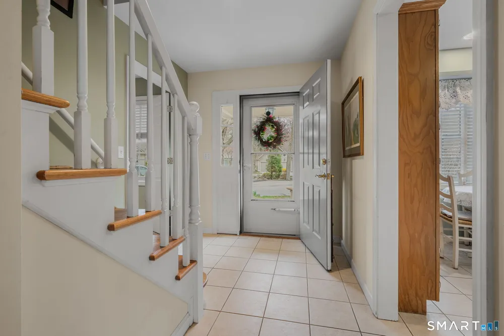 3 Bittersweet Ln, East Lyme, CT 06357