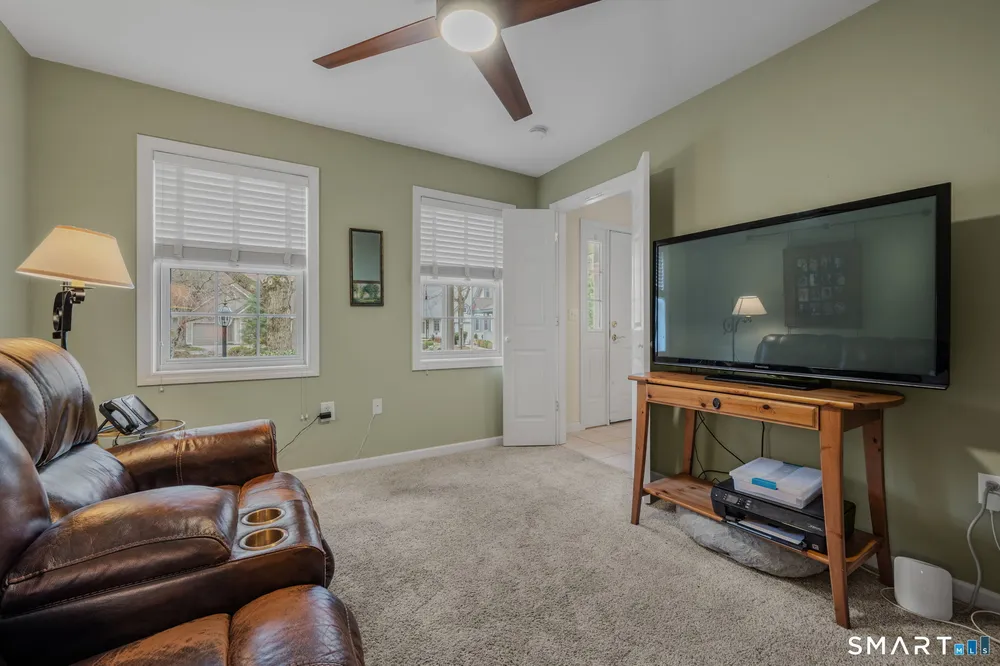 3 Bittersweet Ln, East Lyme, CT 06357