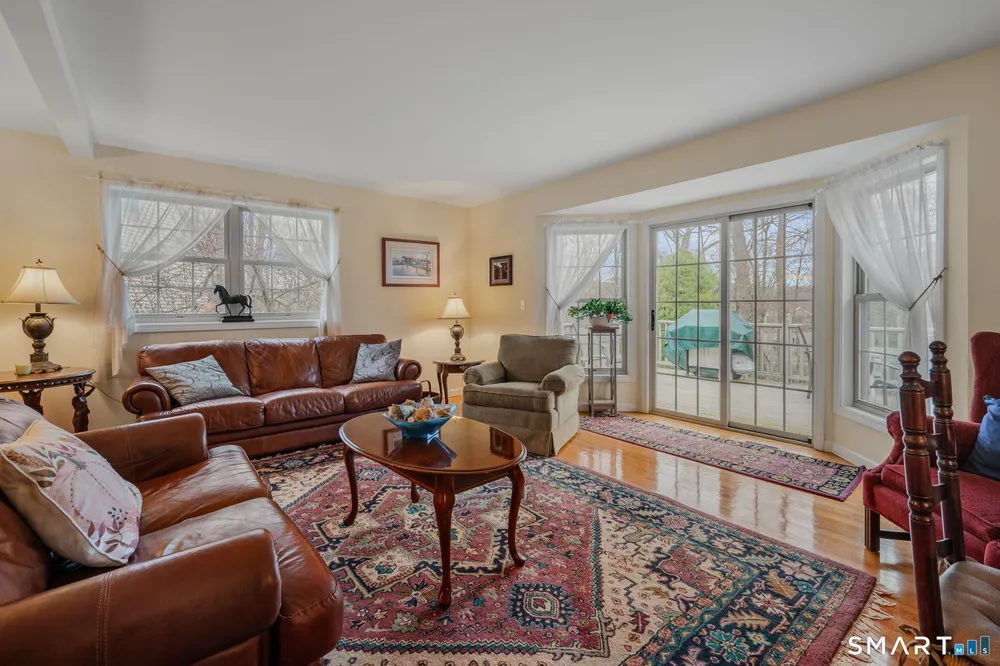 3 Bittersweet Ln, East Lyme, CT 06357