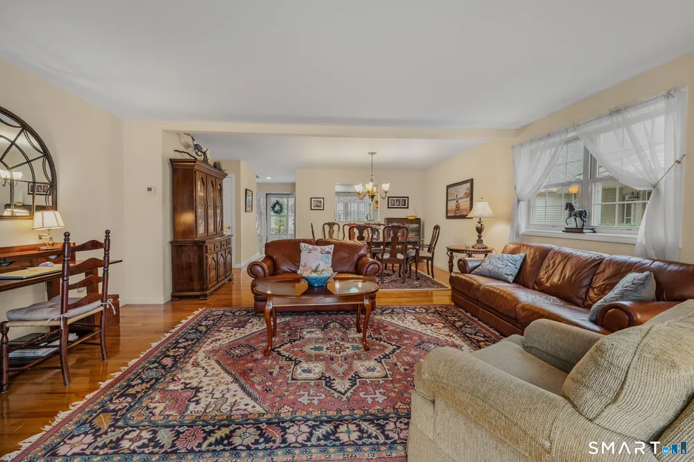 3 Bittersweet Ln, East Lyme, CT 06357