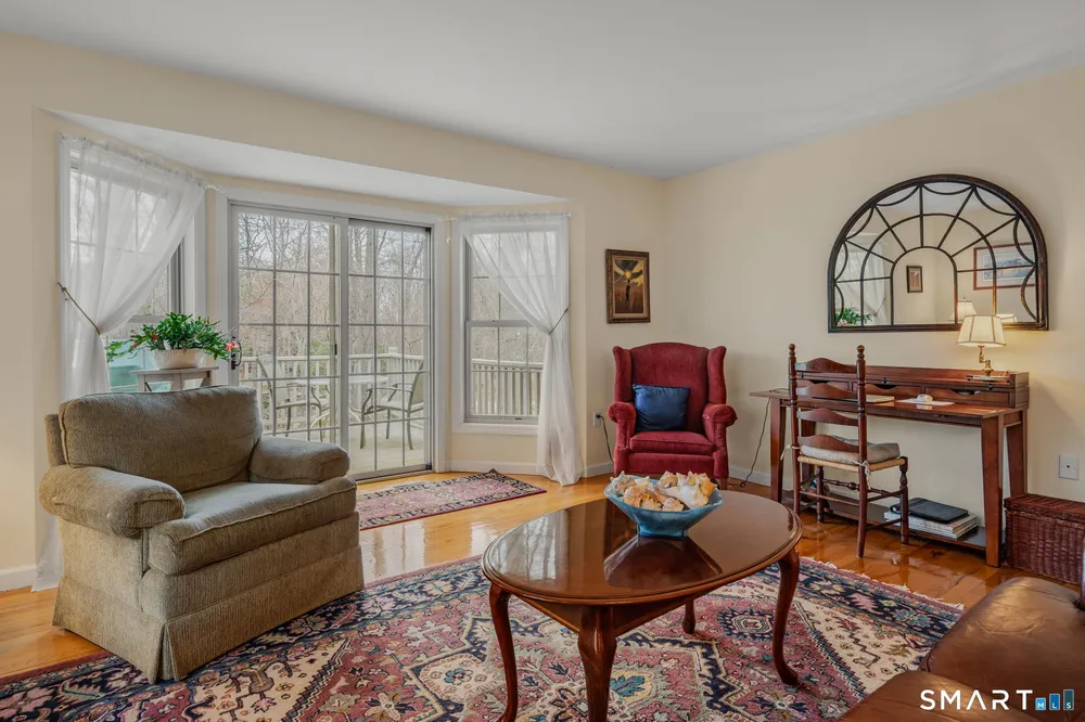 3 Bittersweet Ln, East Lyme, CT 06357