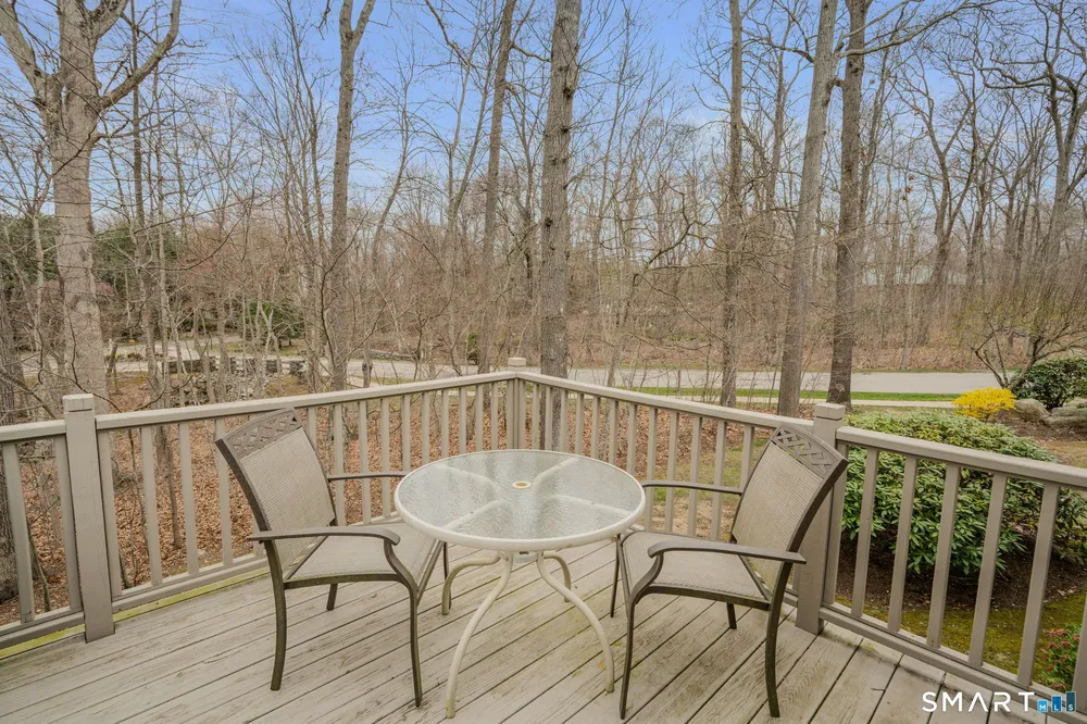 3 Bittersweet Ln, East Lyme, CT 06357