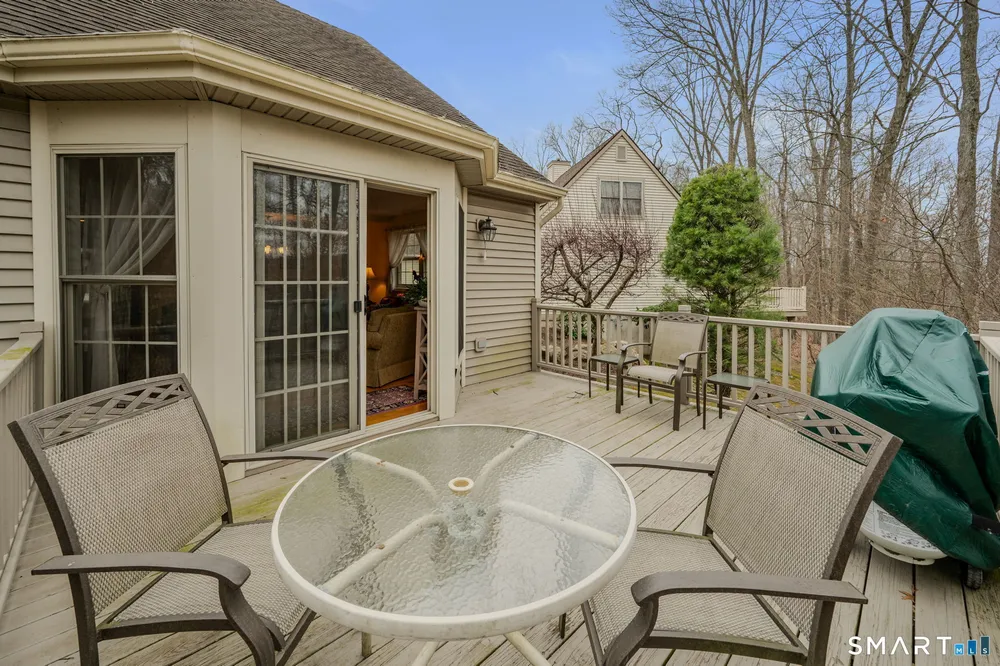3 Bittersweet Ln, East Lyme, CT 06357
