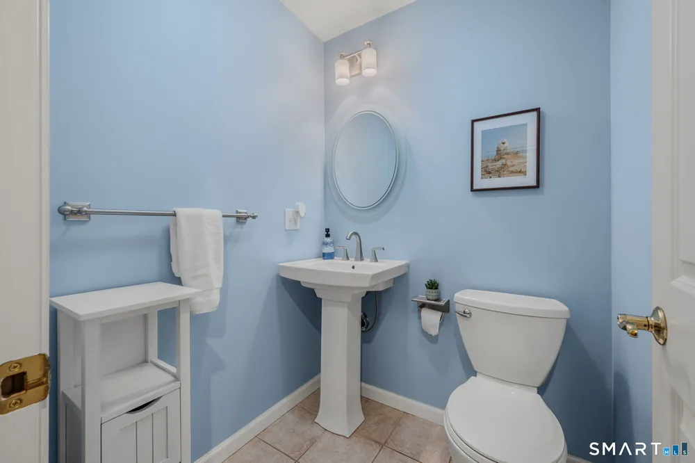 3 Bittersweet Ln, East Lyme, CT 06357
