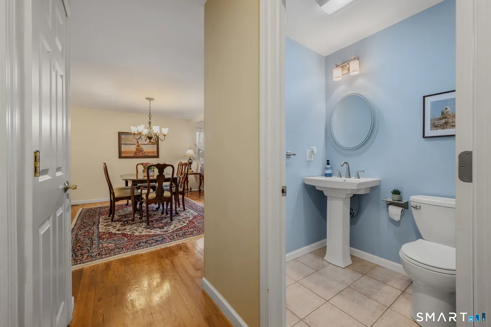 3 Bittersweet Ln, East Lyme, CT 06357